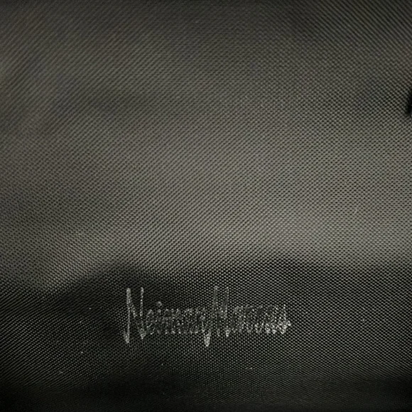 Neiman Marcus bag 🖤 - Picture 4 of 8